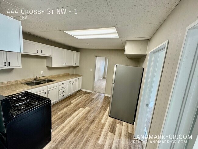 Building Photo - SELF SHOWING- MOVE IN READY UPDATED 3 bed ...