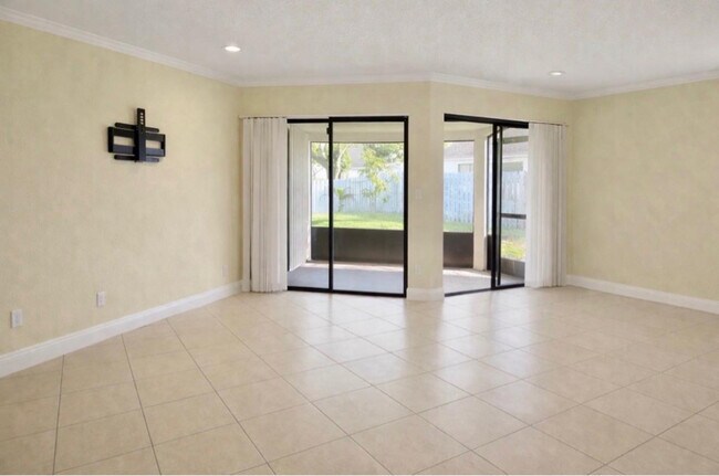 Foto del edificio - 9616 Golf State Park Way