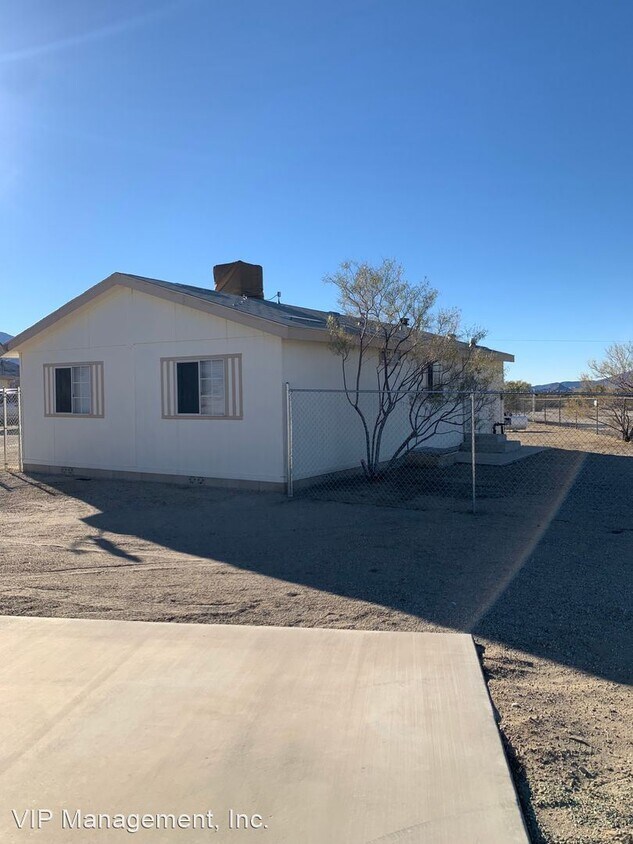 Foto principal - 3 br, 2 bath House - 9529 Visalia Ave