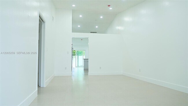 Foto del edificio - 5661 W 21st Ave