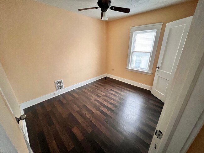 Building Photo - 8302 Vineyard Ave