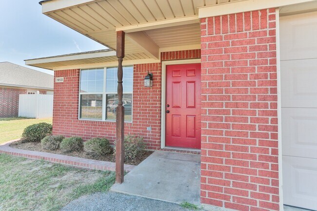 Foto del edificio - 16140/16142 Rolling Meadows Dr.