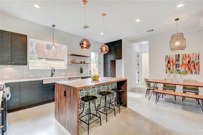 Foto del edificio - Light and Spacious Modern 3 bedroom