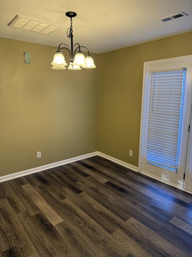 Foto del edificio - 1914 Ray Alexander Dr