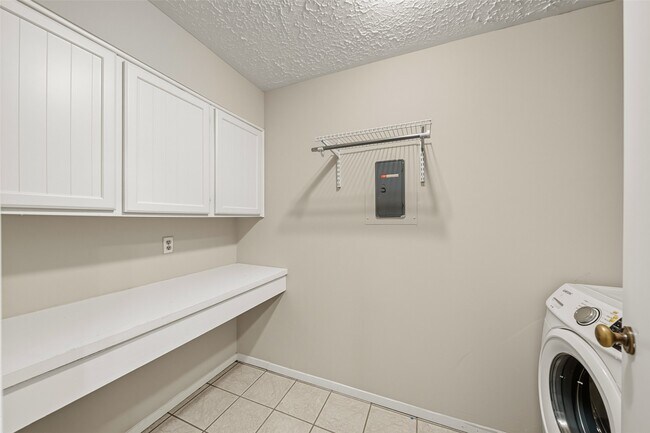 Foto del edificio - 2610 Rosewood Pl