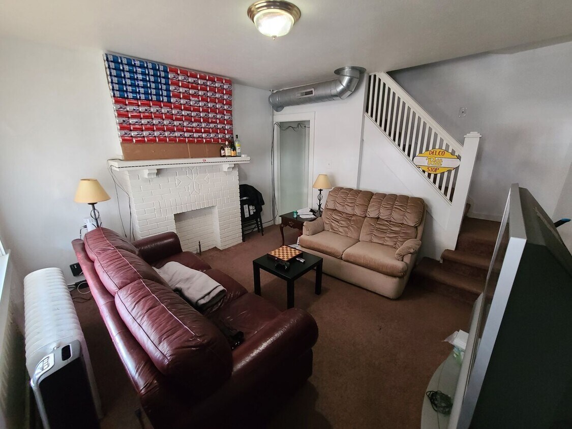 Foto principal - Four Bedroom House on Chesterfield!