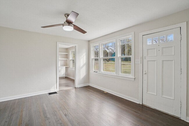 Foto del edificio - 2713 Brunswick Dr