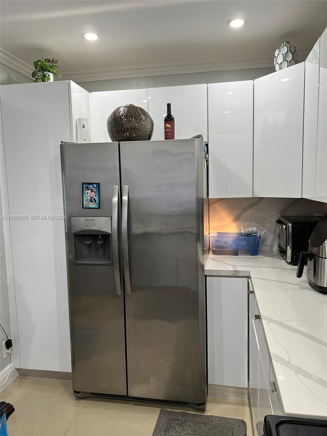 Foto del edificio - 13715 Kendale Lakes Cir