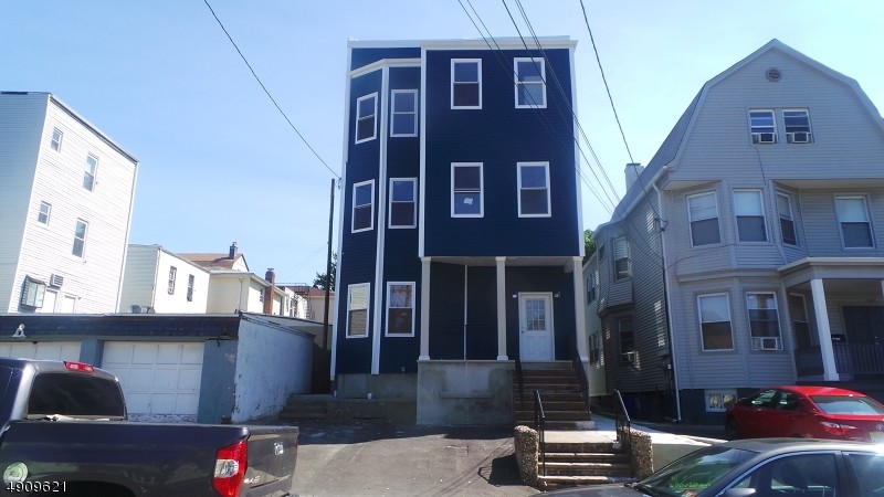 Primary Photo - 951 Chancellor Ave