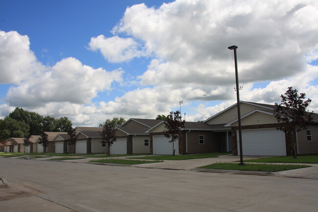 Building Photo - Villas at Fox Pointe