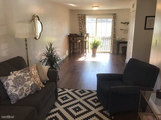 Foto del edificio - 1335 Cedar Blvd