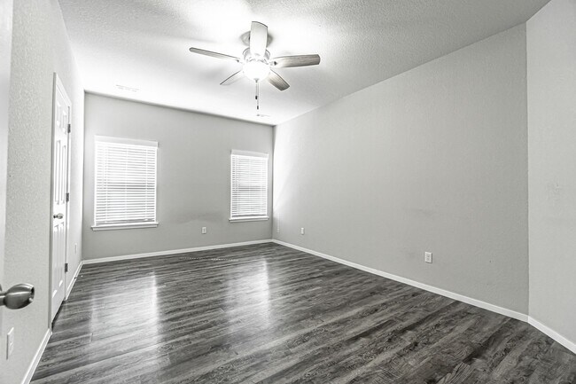 Foto del edificio - Welcome to this stunning 3-bedroom, 3-bathroom home located in the heart of Bentonville