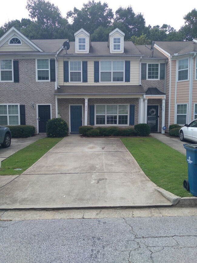Foto del edificio - 3 bed 2 bath property in Atlanta!! -- Secu...