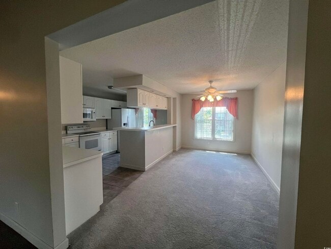 Building Photo - 595 Willow Green Dr