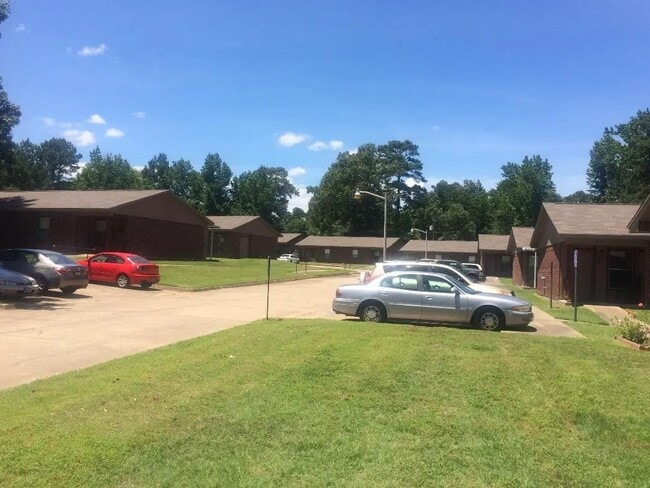 Foto del edificio - 200 Tom Brown Pkwy