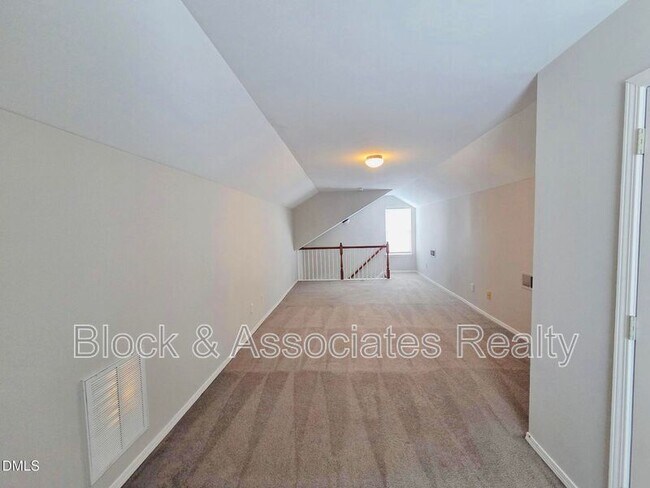 Foto del edificio - 8208 Stone Cellar Dr