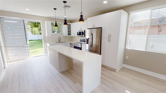 Foto del edificio - 1284 NE 111th St