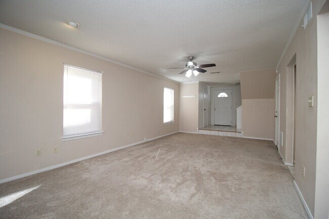 Foto del edificio - 2-Story Northpointe Home Near UWF, Hospitals, I-10 & Shopping – Spacious Primary Suite, Open Kitc...