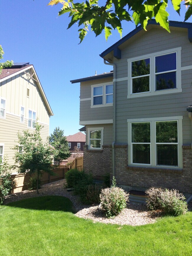 Building Photo - 3148 Lynwood Ave