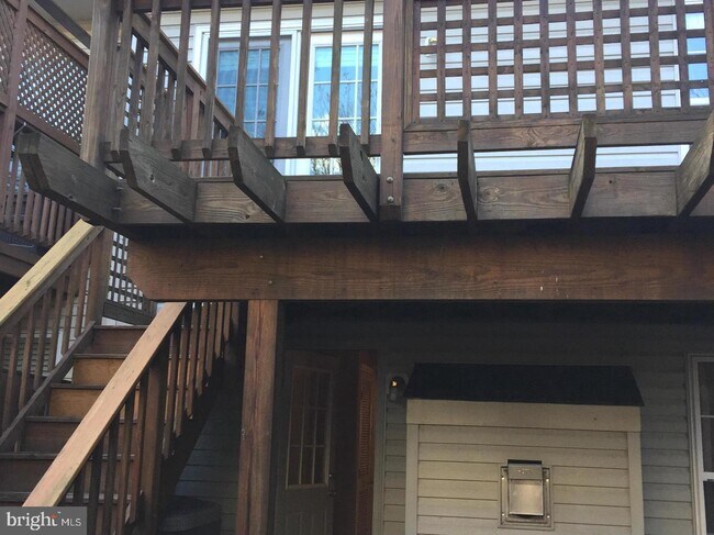 Building Photo - 144 Ingle Pl