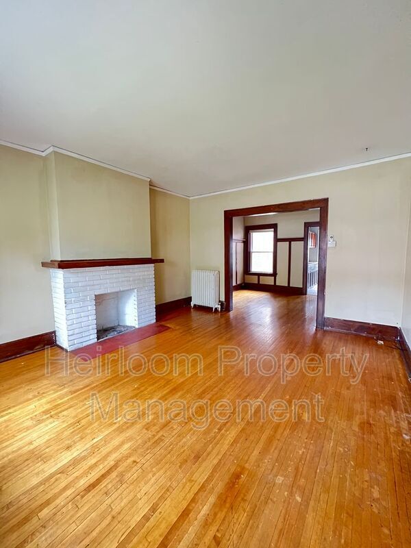 Foto del edificio - 1730 E 5th St