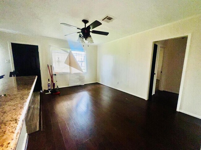 Foto del edificio - 9630 Arvin St