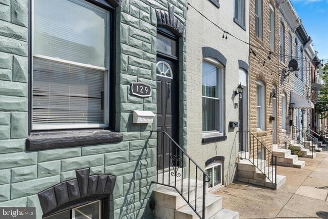 Building Photo - 129 N Curley St