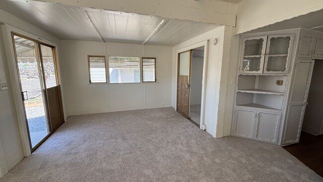 Building Photo - Cozy One Bed, One Bath in 55+ HOA Community!