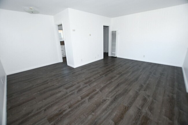 Foto del edificio - Remodeled 2Bed/1Bath Duplex in Old Town Ca...