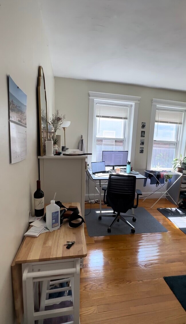 Building Photo - 142 Hemenway St