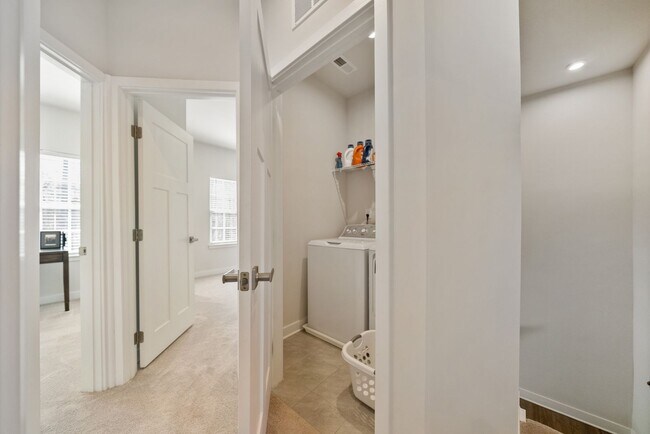 Building Photo - Available mid-July! Gorgeous townhome in 7...