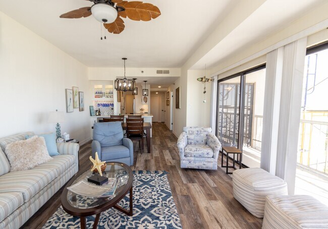 Building Photo - 7700 Seawall Blvd