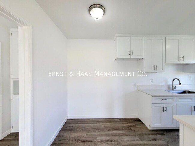 Foto del edificio - 1027 E 7th St