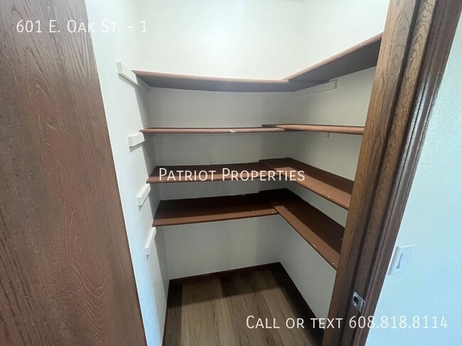 Foto del edificio - 601 E Oak St