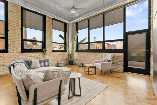 Foto del edificio - 1701 Madison Street Ne 103