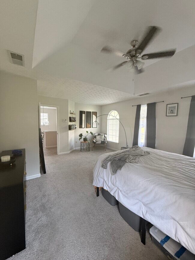 Foto del edificio - 380 Birchmere Close SW