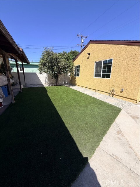 Foto del edificio - 9314 Bryson Ave