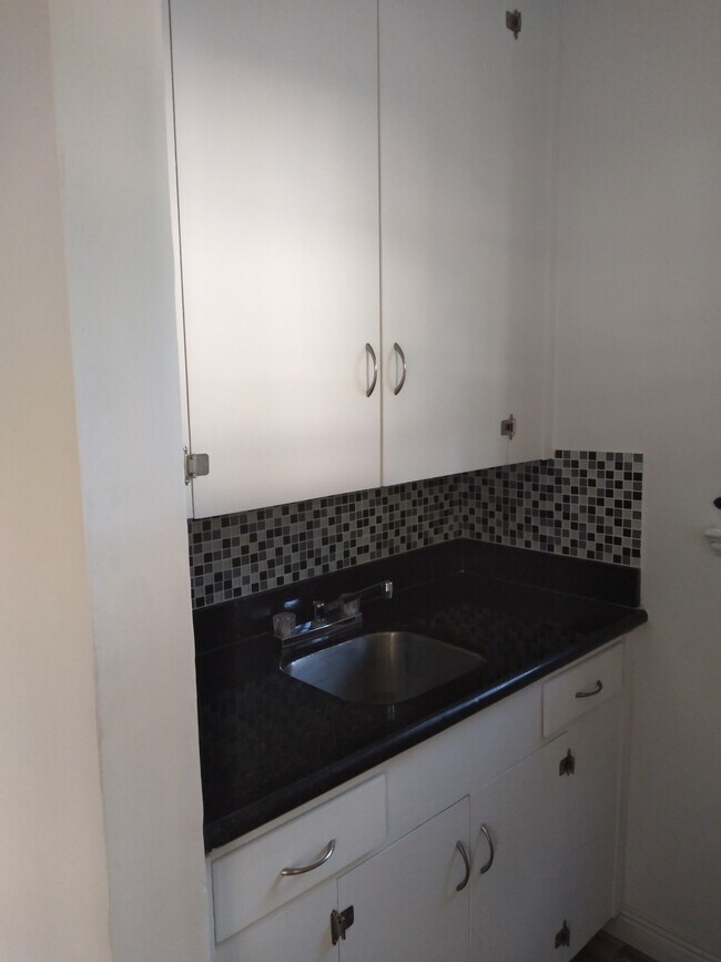 Foto del edificio - 411 NE 36th St