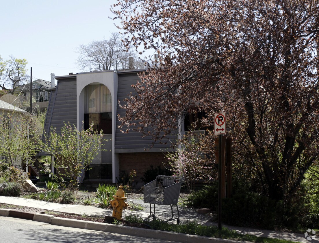 Building Photo - 146 E 3rd Ave