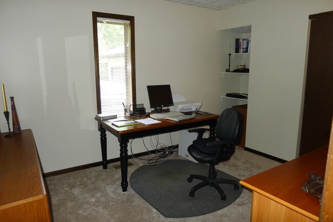 Building Photo - 881 Bluffway Dr