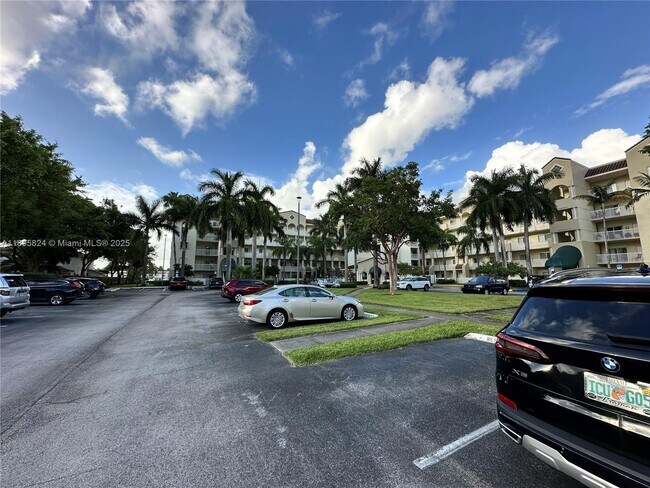 Foto del edificio - 10700 NW 66th St