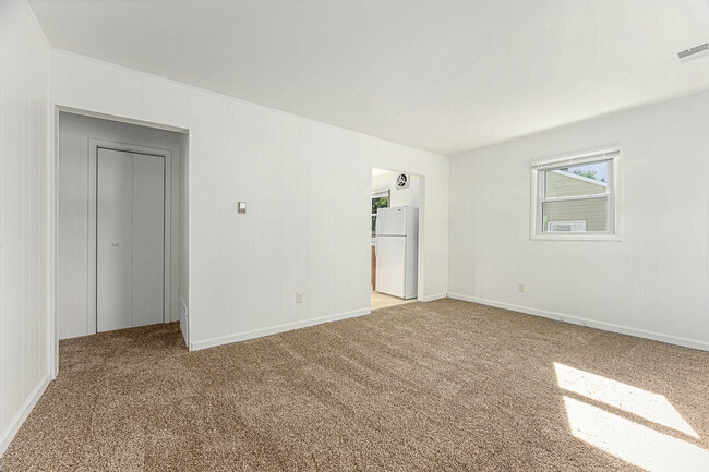Building Photo - 728 Sunnock Ave