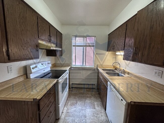 Building Photo - 708 Downey St