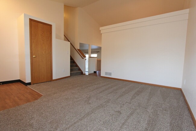 Building Photo - 3639 Mayflower Ct