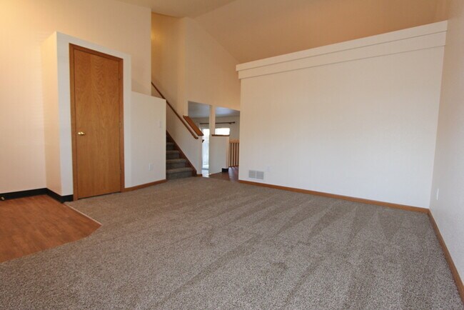 Foto del edificio - 3639 Mayflower Ct