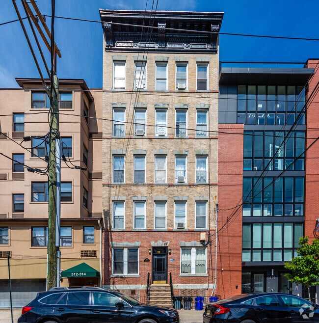 Building Photo - 316 Madison St