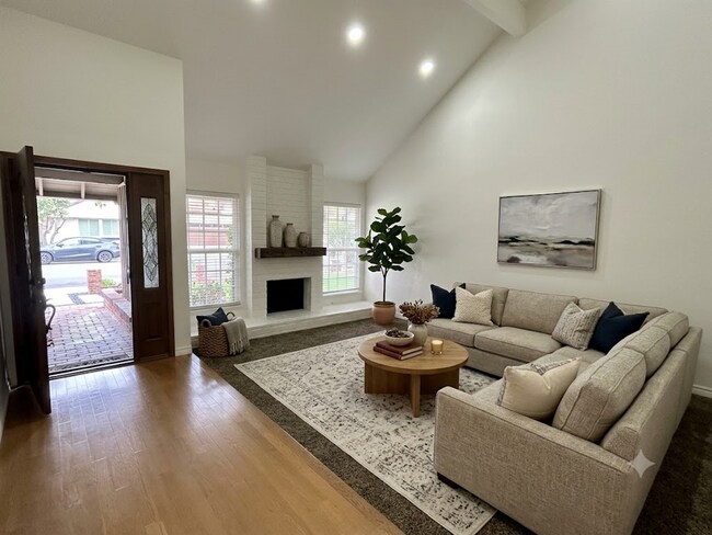 Foto del edificio - Beautiful 4 Bedroom/3 Bath Home with Bonus Room in Cypress, CA.   SOLAR Installed!