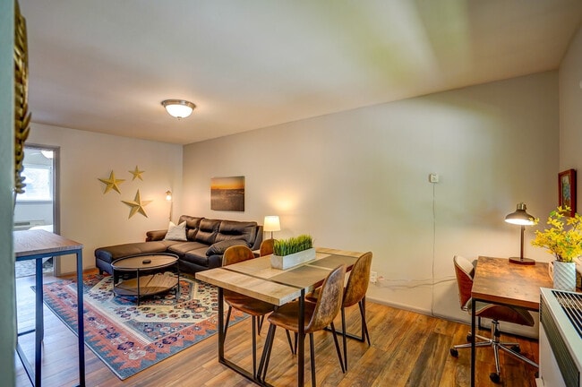 Foto del edificio - 407 S 94th Pl