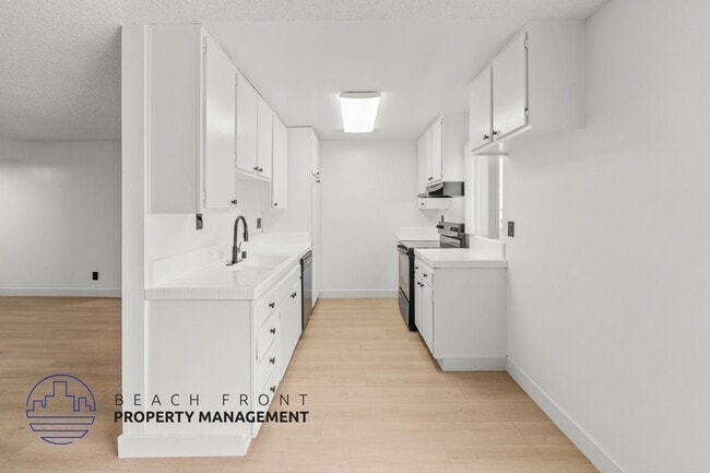 Building Photo - 925 N. Inglewood Ave.