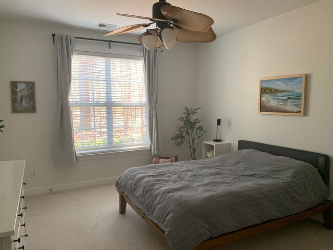 Foto del edificio - Ground Level 2-bed, 2-bath Condo in Provid...